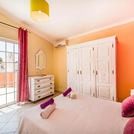 Villa In Algarve With Heated Pool And Beaches