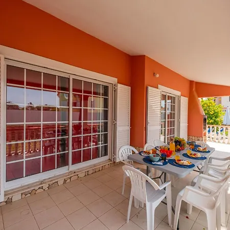 Villa In Algarve With Heated Pool And Beaches *