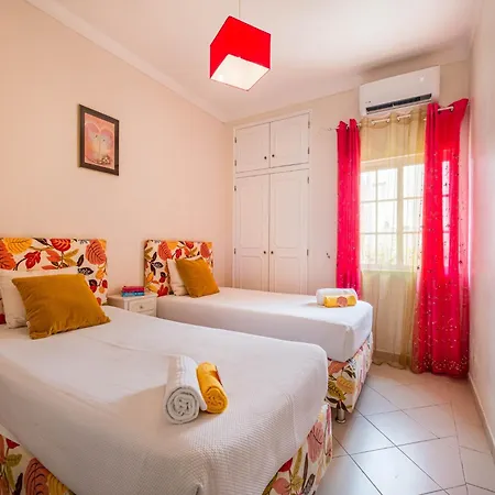 Villa In Algarve With Heated Pool And Beaches