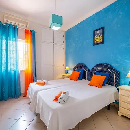 Villa In Algarve With Heated Pool And Beaches *
